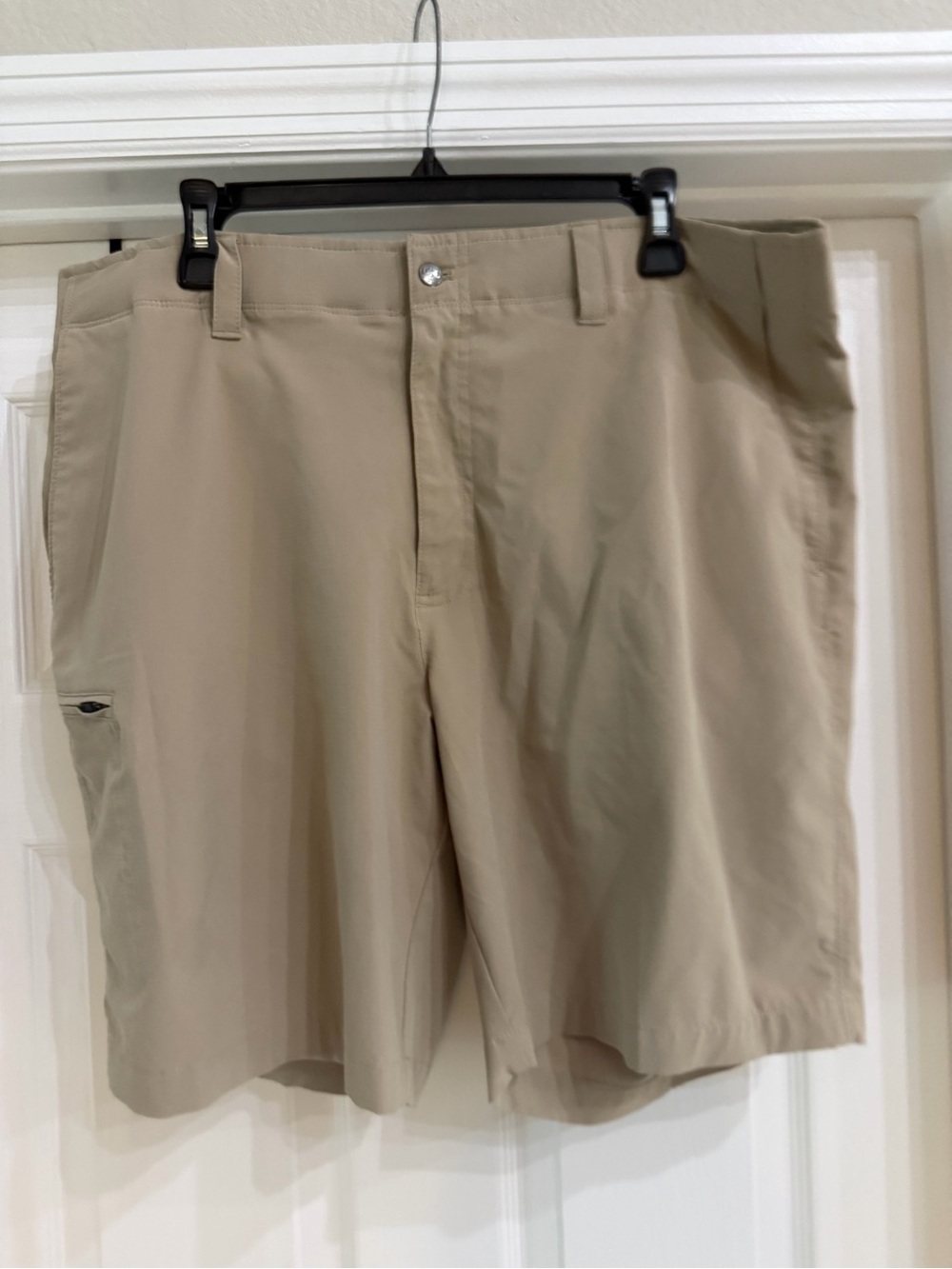 Callaway Men's Flat Front Shorts in Khaki